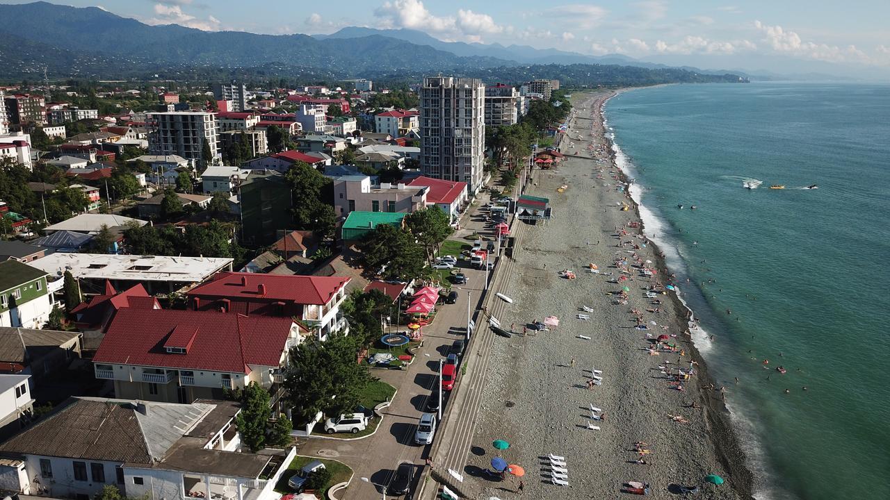 Festina Lente Hotel Kobuleti Ngoại thất bức ảnh